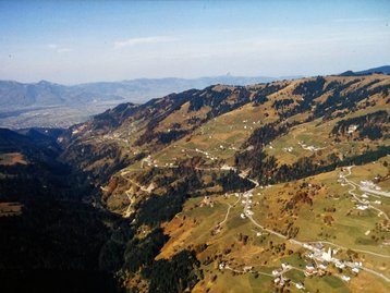 01. Laternsertal - Luftbild talauswärts image-7071