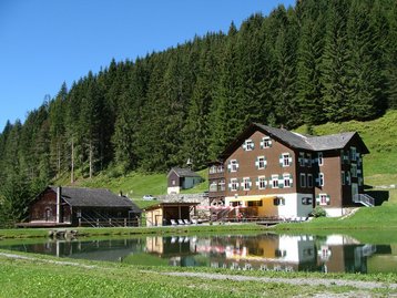 08. Bad Laterns image-3159