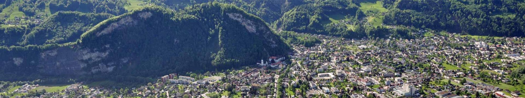 Panorama_hohenems_20120511-1462-von-oben-1920x360