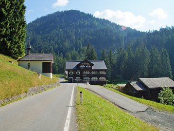 08. Bad Laterns image-3185